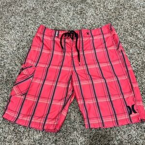 Hurley Men's Red Plaid Dri Fit Board Shorts RN#100691 Size 32 - Good Condition